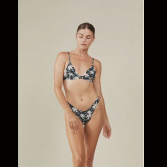 Acacia Lawai Top and Zuma Bottom in Monet - Picture 2 of 7